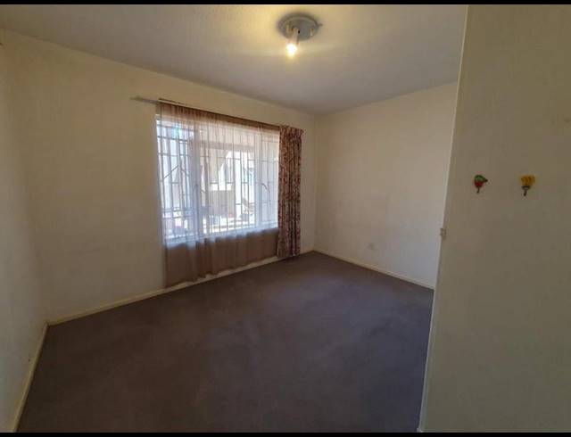 2 BEDROOM TOWNHOUSE FOR SALE IN MULBARTON